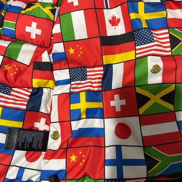 THE NORTH FACE SOCHI RU/14 FLAGS 700 DOWN VEST , SIZE LARGE WOMENS, BLACK/RED - Picture 10 of 14